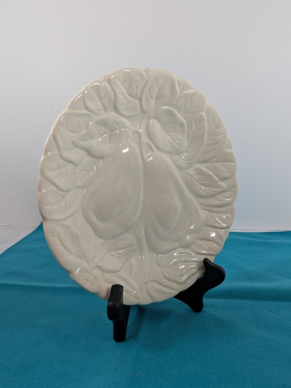 Bas Relief 8 inch Fruit Plate Cream Color Pears and Leaves - Picture 2 of 6